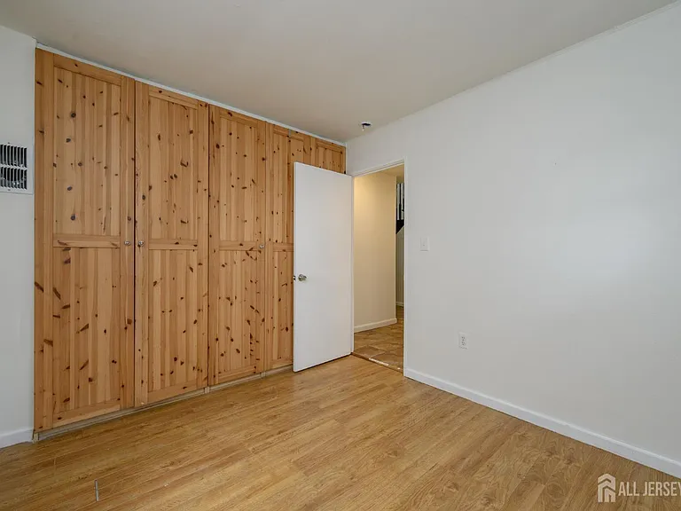 438 Belgrade St — Photo 9