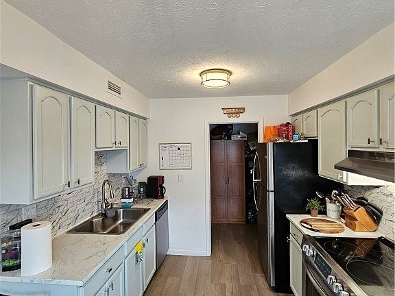 3rd image of 17324 Independence Ct