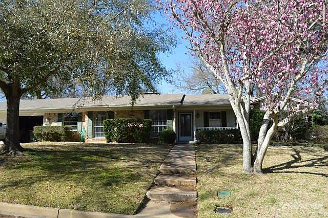 2218 Debby Dr