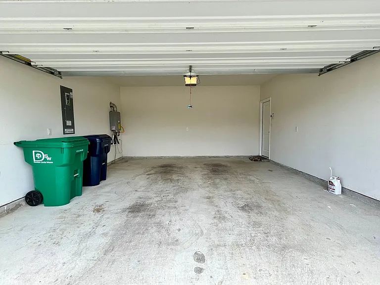 2304 Lattimore St — Photo 24