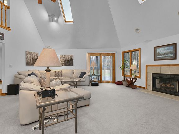 4th image of 100 White Oak Dr