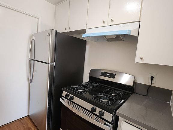 5th image of 400 N Serrano Ave #108