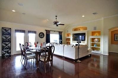 3rd image of 9033 Gardenia Dr