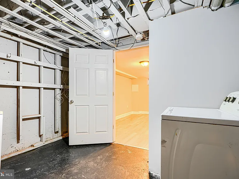 165 Hampshire Rd — Photo 31