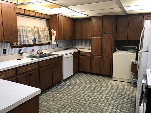 2nd image of 117 N 4th St