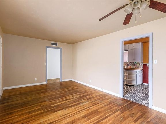 5th image of 1401 Berkshire Dr