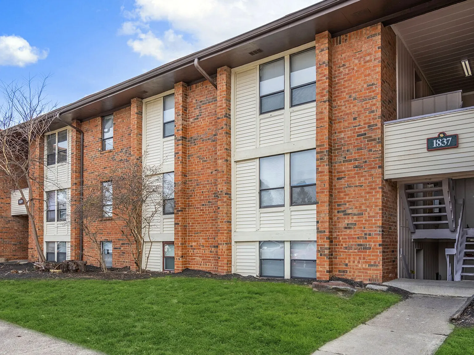 Woodside Apartments - Specials! — Photo 3