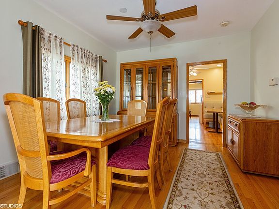 4th image of 5408 N Mont Clare Ave