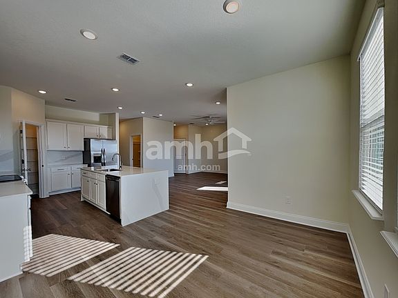 4th image of 16384 Pine Terrace St