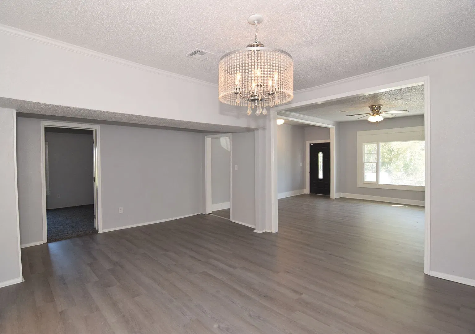 August Special! Application/Reservation Fees refunded at Move In! 300 off 2nd months rent — Photo 4
