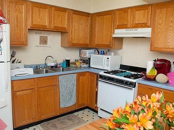 5th image of 202 Walter Dr APT D