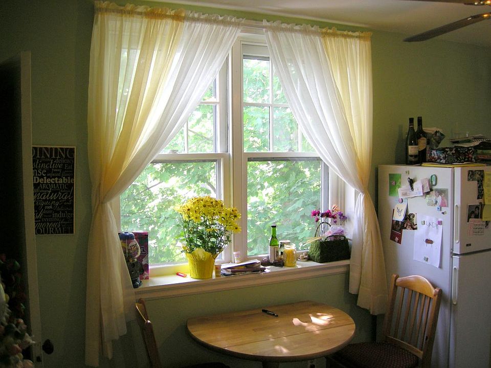1st image of 512 Leverington Ave