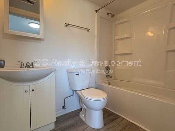 4th image of 284 W Windsor Ter Unit 4