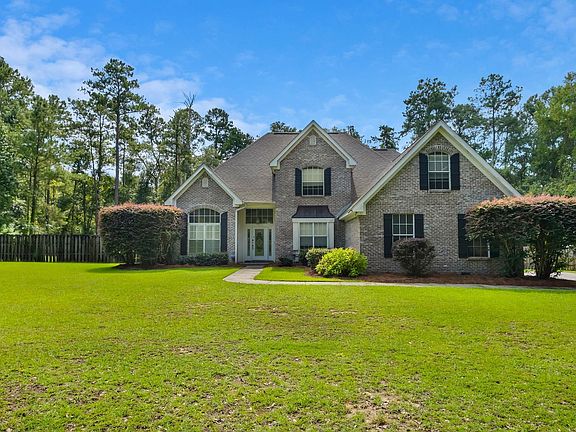 2nd image of 735 Carr Ln