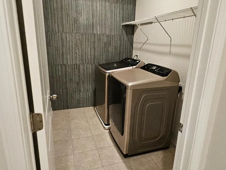 Unit Photo