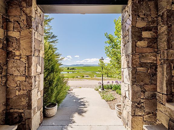 5th image of 30855 Emerald Rdg