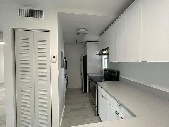 3rd image of 435 NE 23rd St #305