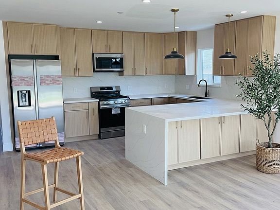 3rd image of 7809 McNulty Ave
