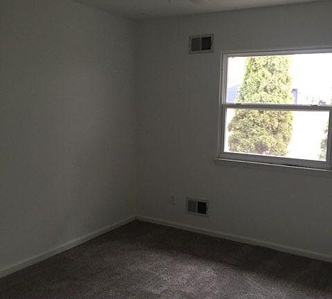 2nd image of 45 Deck St