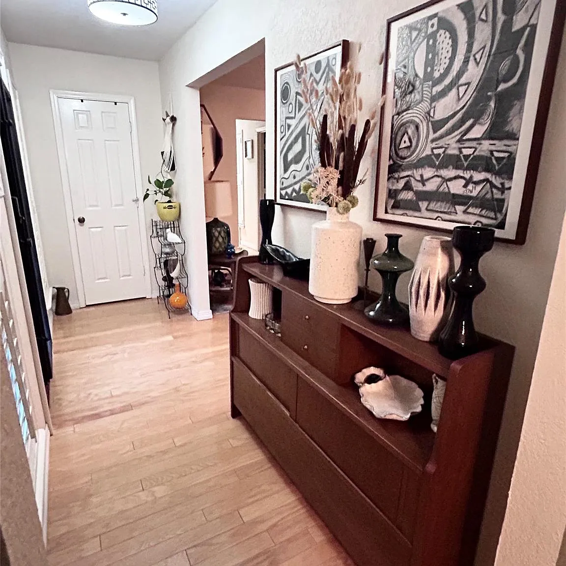 3 bed, 1692 sqft, $2,700 — Photo 2