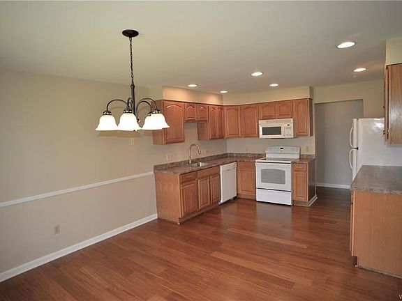 5th image of 24D Coolbrook Ct