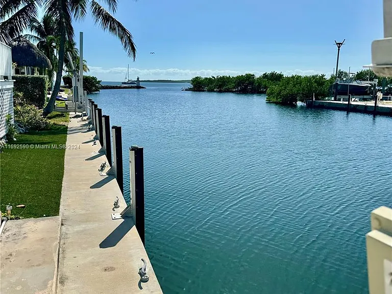 72 Ocean Dr — Photo 22
