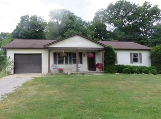 60 Wolf Creek Dr, Grove City, PA 16127