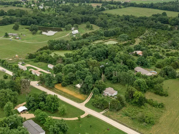 7512 County Route 405, Fulton, MO 65251