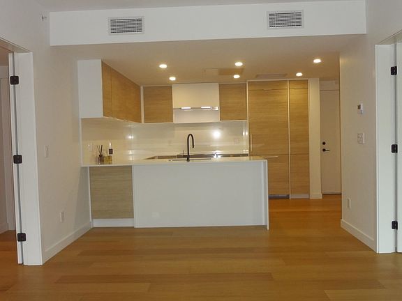 4th image of 6485 Manitoba St #300