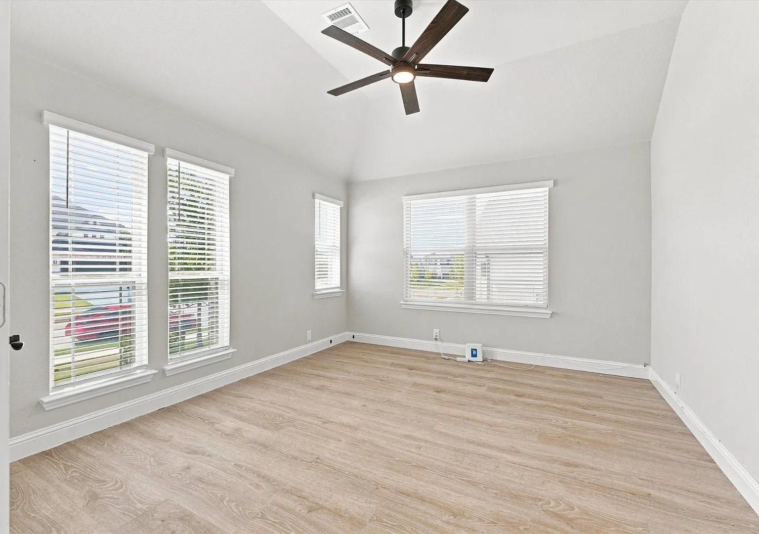 5225 Rowlan Row — Photo 3