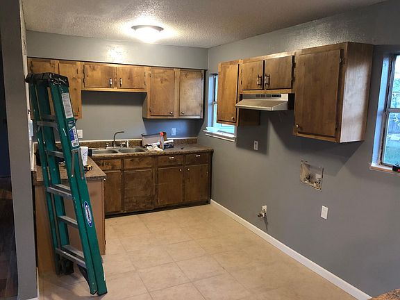 5th image of 3030 NE 25th Ave