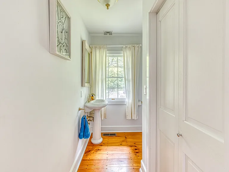 49 Cedar Dr — Photo 6