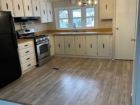 5th image of 34909 Oak Dr