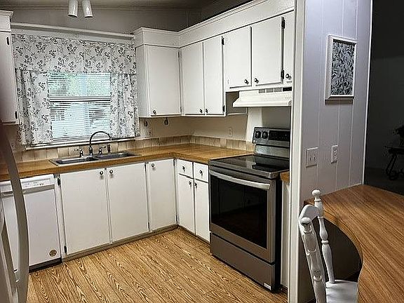 3rd image of 14986 Firestone Cir