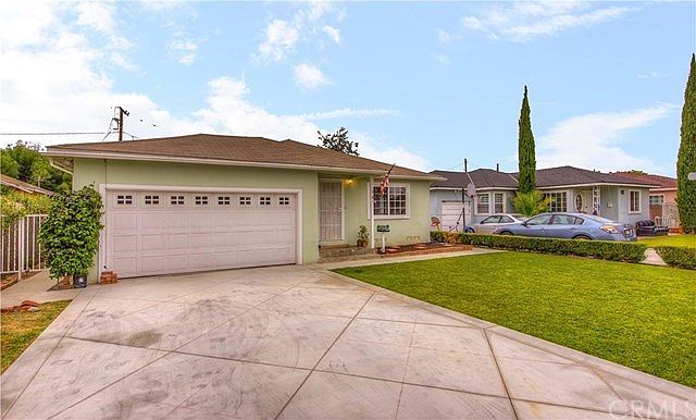 Great Curb appeal!