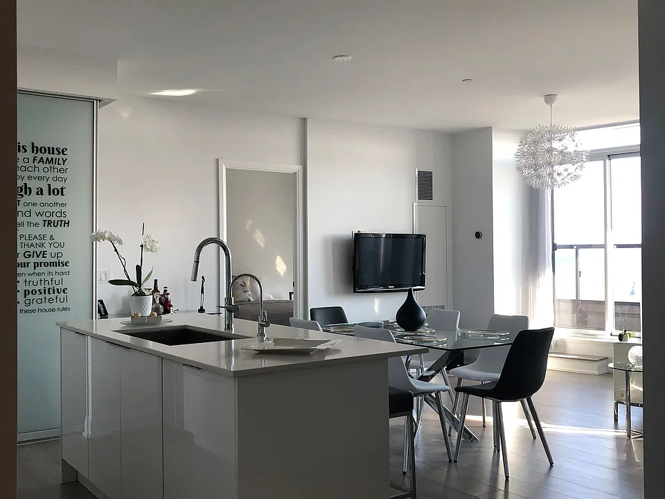 110 Marine Parade Dr #204