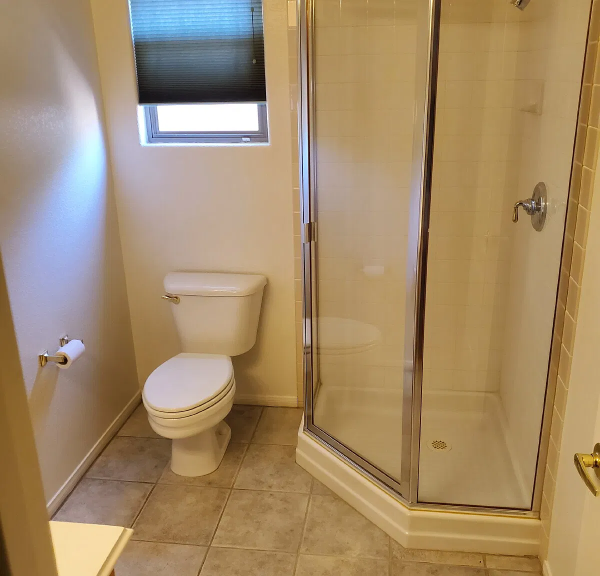 3 bed, 3.0 bath, 2431 sqft, $2,100 — Photo 3