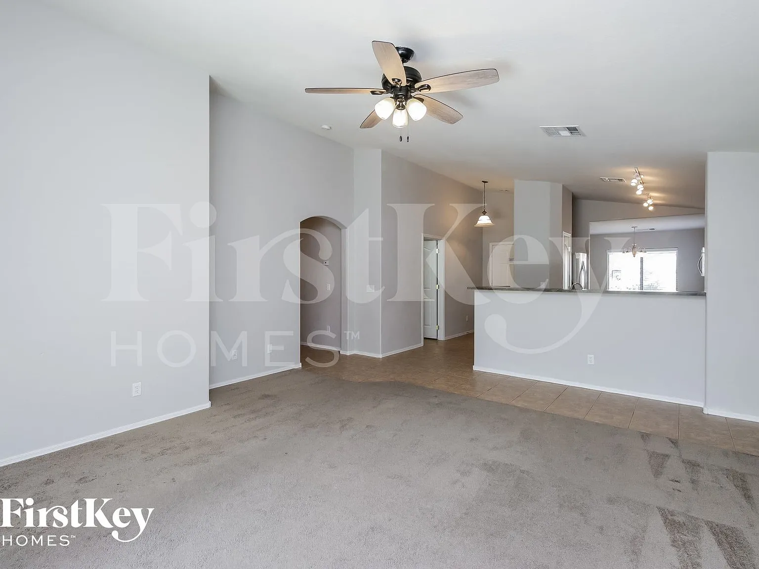 4 bed, 2.0 bath, 1601 sqft, $2,160 — Photo 4