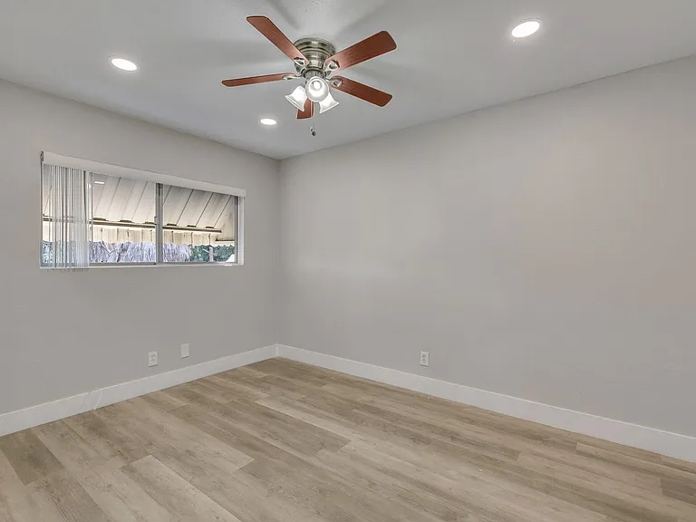 4500 N Lakewood Blvd — Photo 20