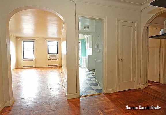4th image of 31-21 54th St #3D