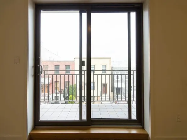 261 Eckford Street image 9 of 13