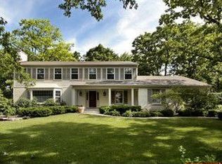 312 Cherokee Rd, Lake Forest, IL 60045