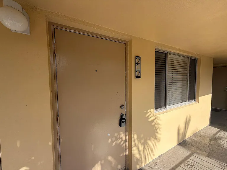 515 S Sequoia Dr #212 — Photo 3