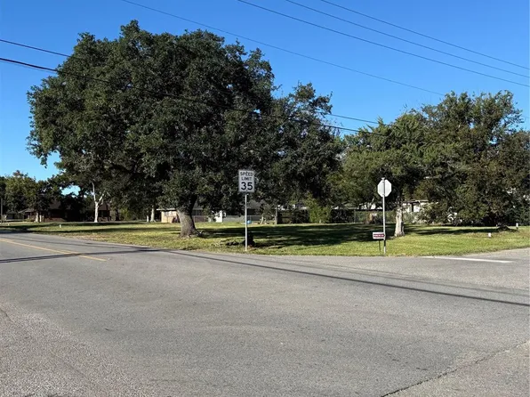 203 N Orange St, Sweeny, TX 77480