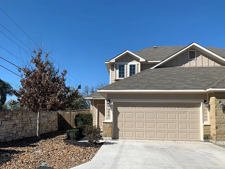 711 Gristmill Dr — Photo 2