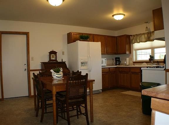 2nd image of 1433 Park Knoll Dr