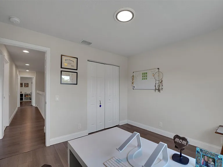 1070 Bluewood Ter — Photo 36
