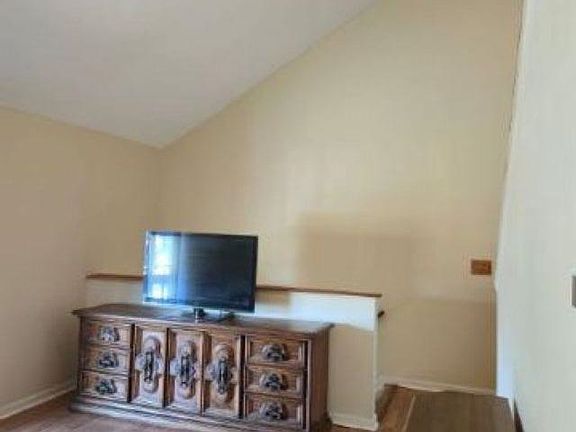 5th image of 755 Burcale Rd. #E6