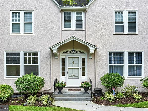3rd image of 2203 Chestnut St