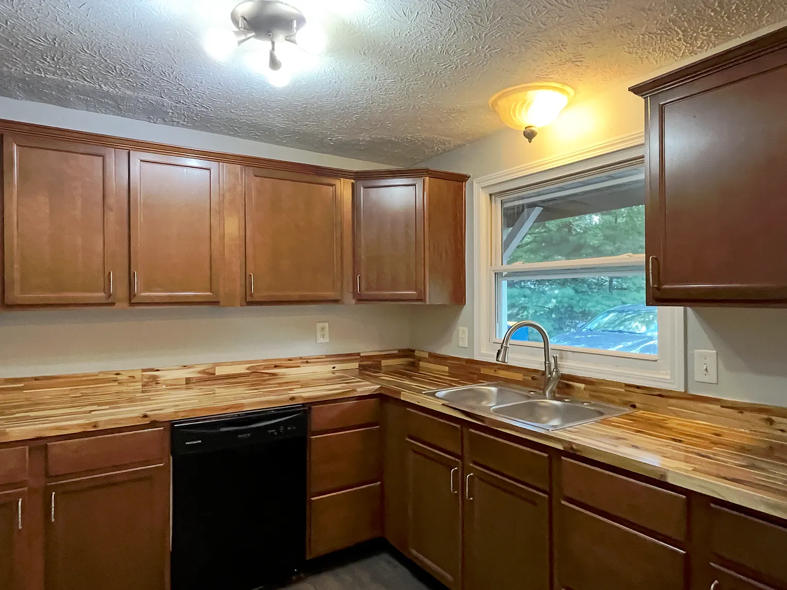 3 bed, 1567 sqft, $2,200 — Photo 3